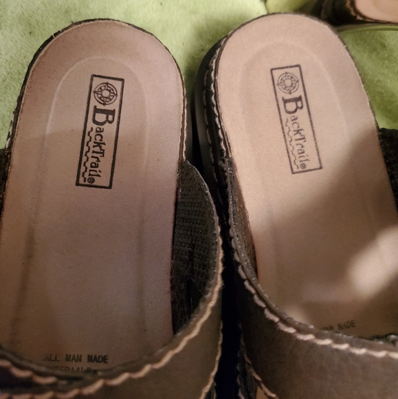 Slides/Sandals - Picture 4 of 5